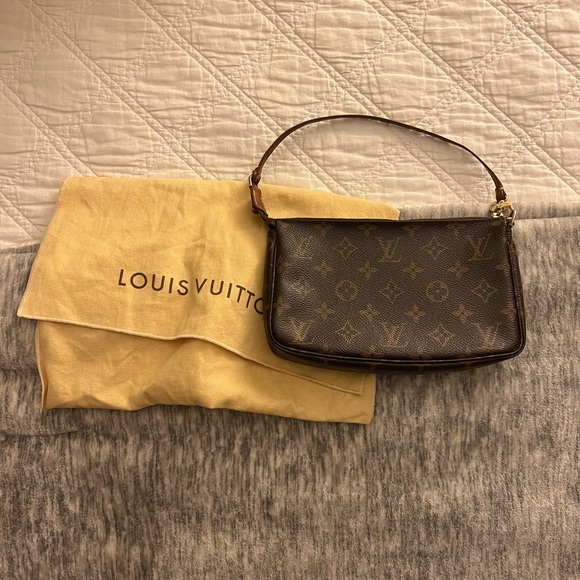 Louis Vuitton pochette - Picture 2 of 9